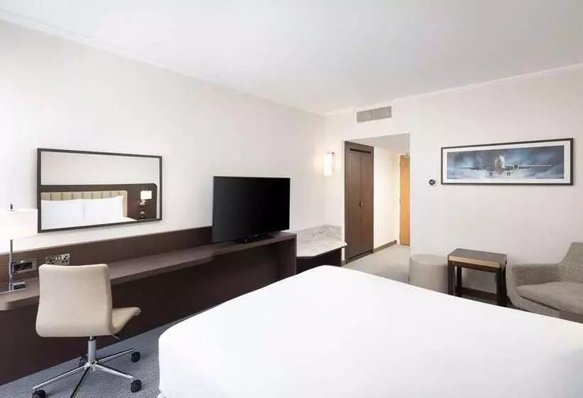 هتل Hilton London Gatwick Airport