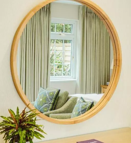 Отель Longueville Manor