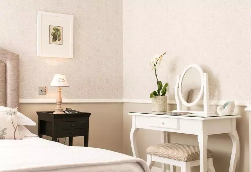 Отель Longueville Manor