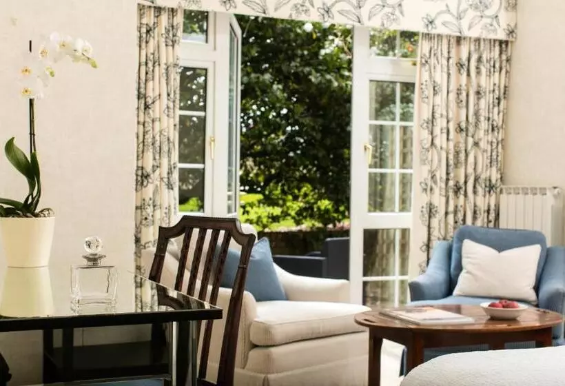 Отель Longueville Manor