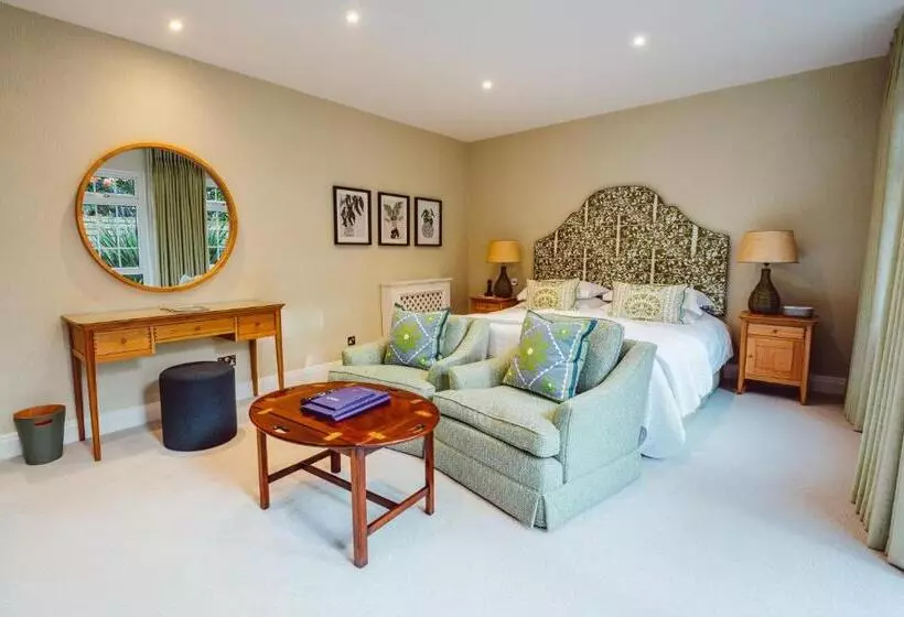 Отель Longueville Manor