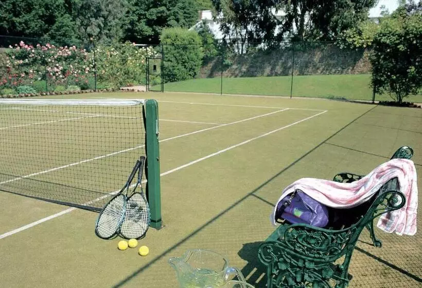 Отель Longueville Manor