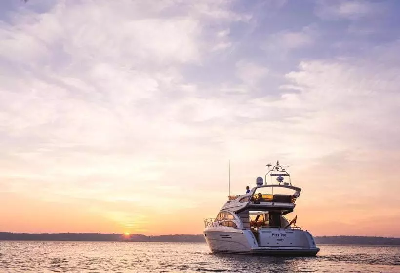 Отель Longueville Manor