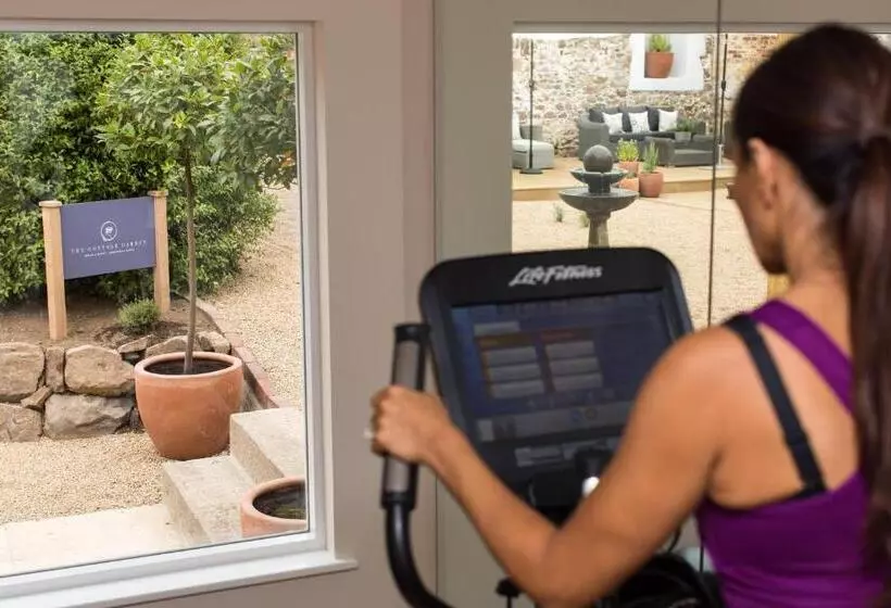 Отель Longueville Manor