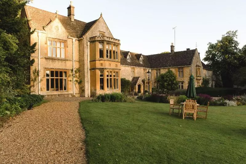 فندق Lords Of The Manor