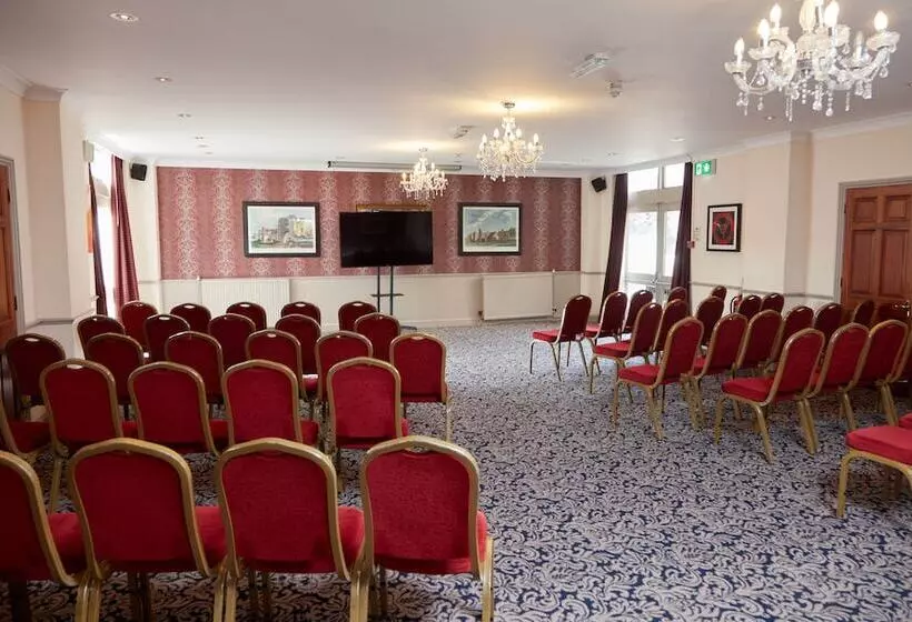 Отель Bell By Greene King Inns