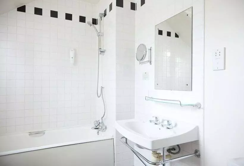 Отель Bell By Greene King Inns