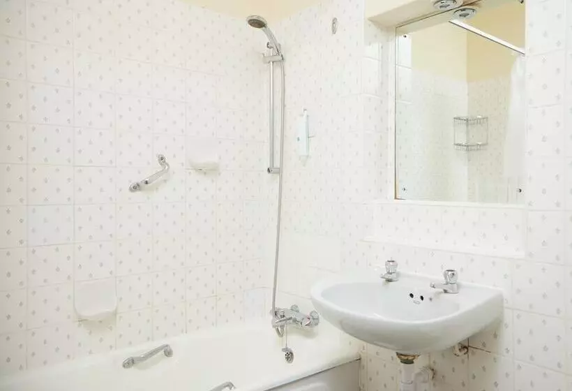 Отель Bell By Greene King Inns