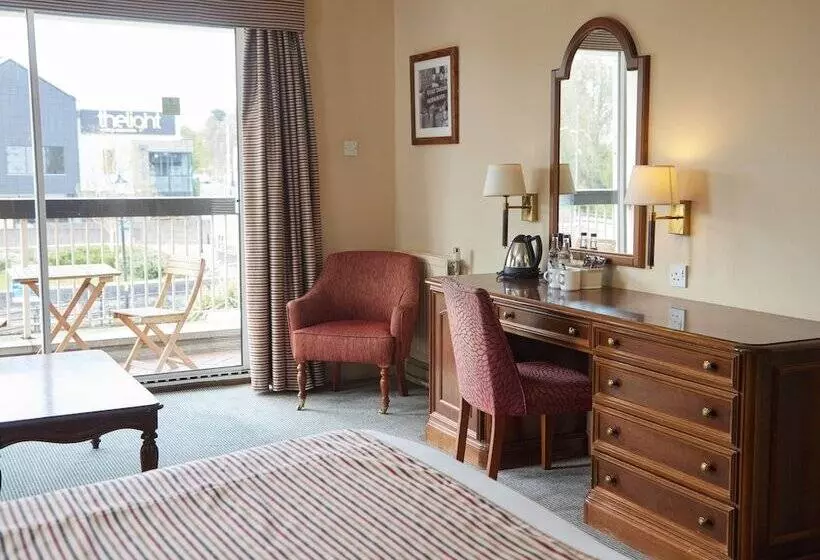 Отель Bell By Greene King Inns