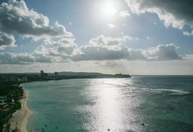هتل Guam Reef