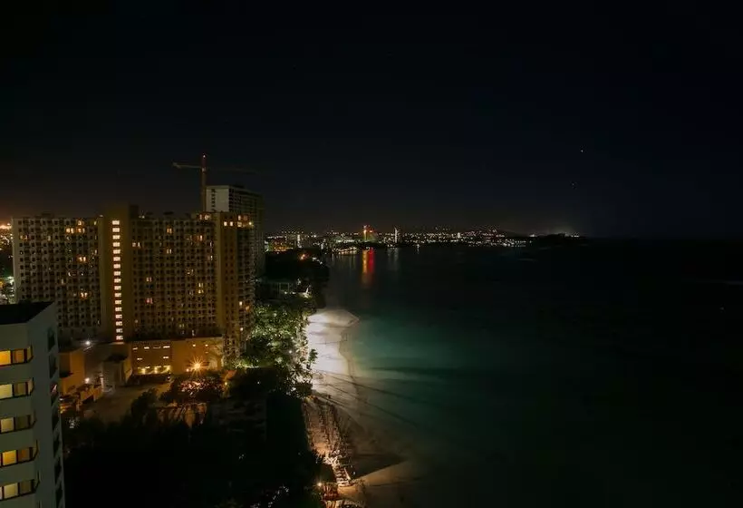 هتل Guam Reef