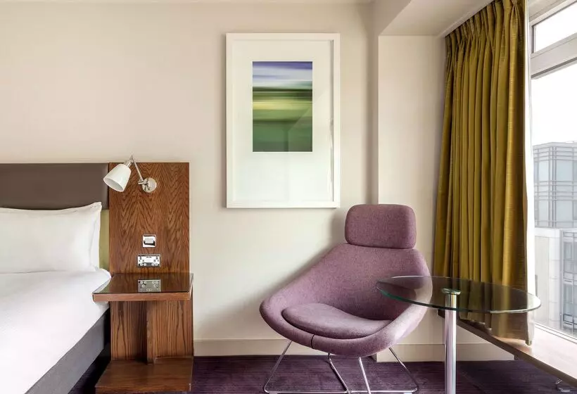 هتل Hilton London Metropole