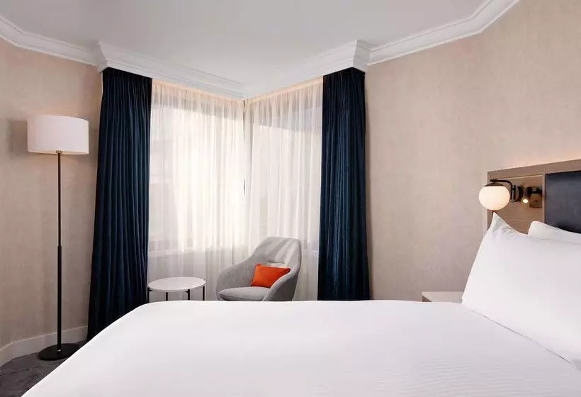 هتل Hilton London Metropole