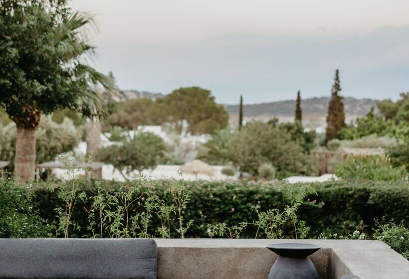 Minos Beach Art Hotel, A Member Of Design Hotels