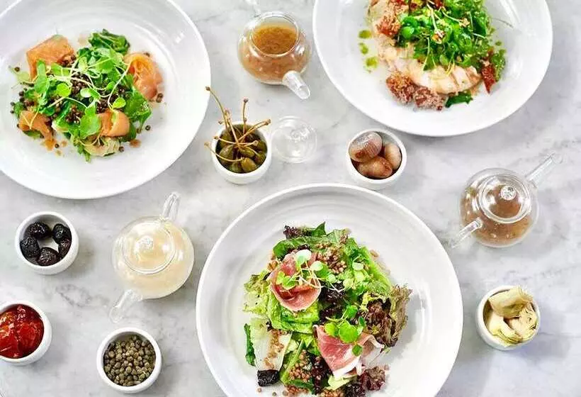 هتل The Waldorf Hilton London