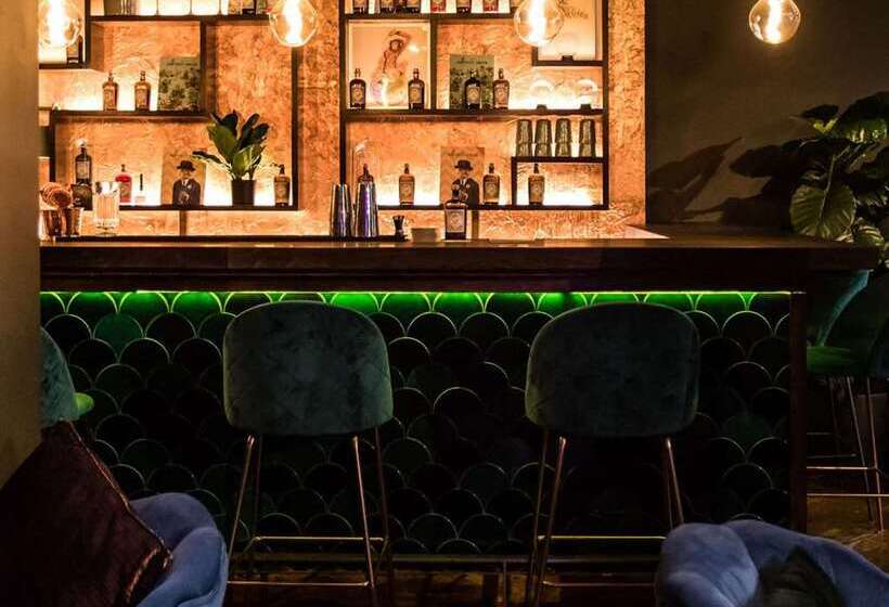 فندق The Waldorf Hilton London