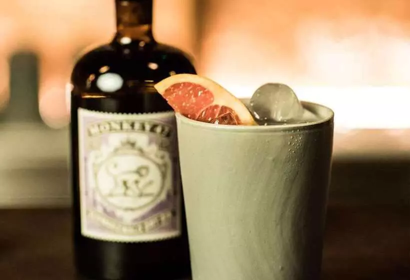 هتل The Waldorf Hilton London