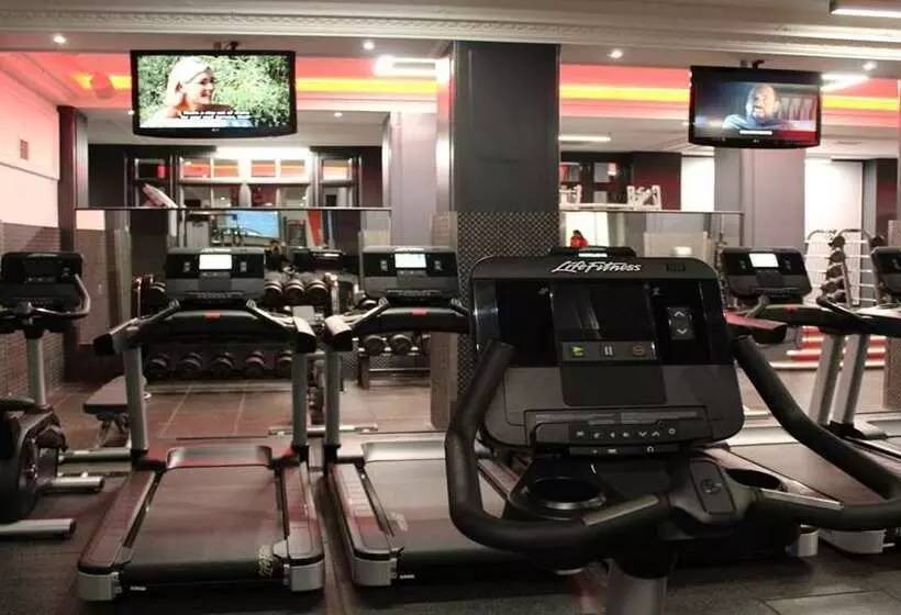 هتل The Waldorf Hilton London