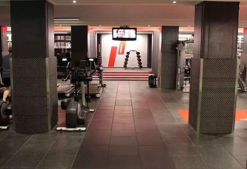 هتل The Waldorf Hilton London