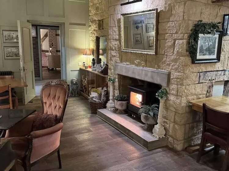 Отель The White Lion