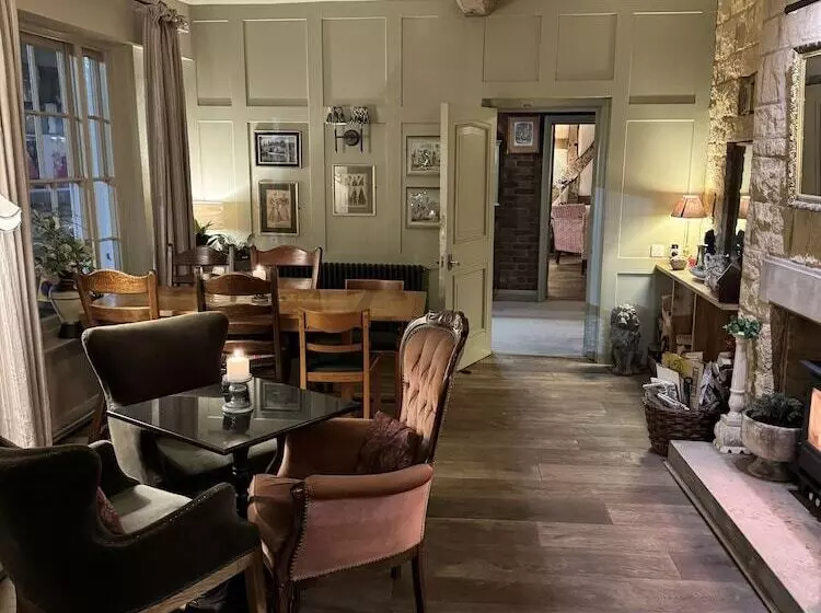 Отель The White Lion