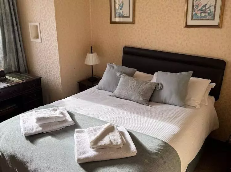 Отель The White Lion