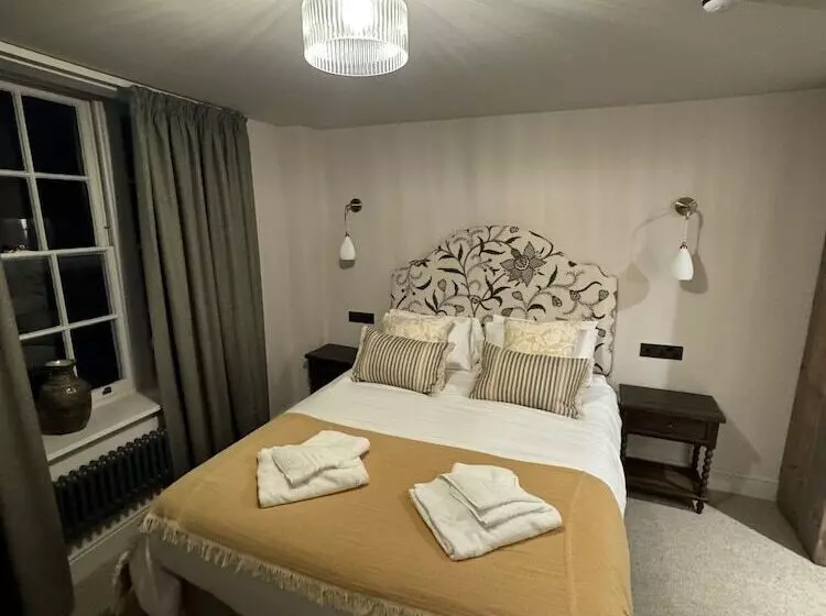 Отель The White Lion