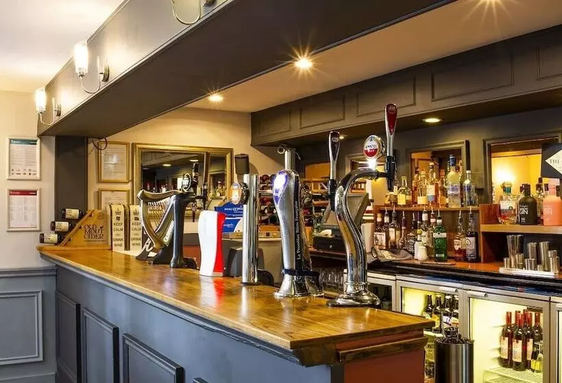 The Cedars Hotel & Restaurant