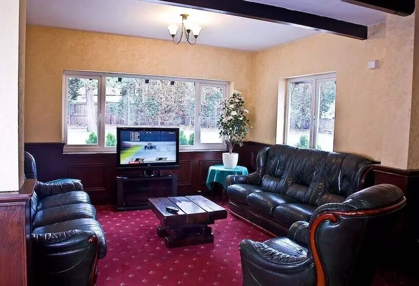 The Cedars Hotel & Restaurant