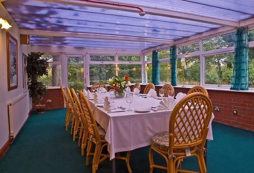 The Cedars Hotel & Restaurant