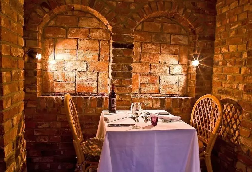 The Cedars Hotel & Restaurant