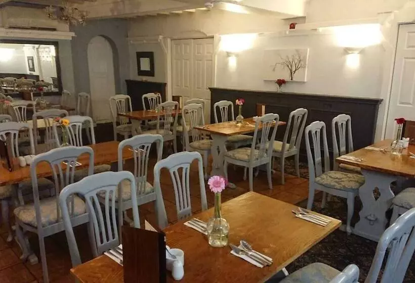 The Cedars Hotel & Restaurant