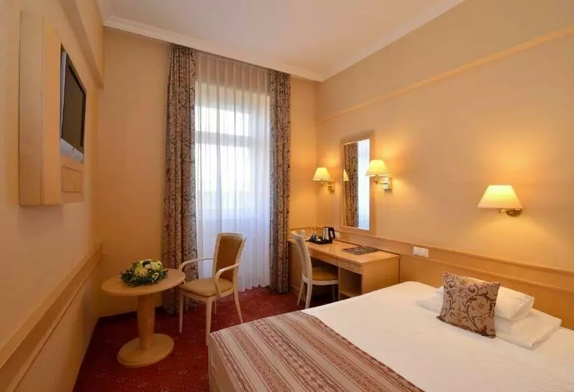 فندق Palatinus Grand