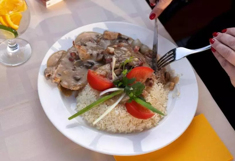 Отель Körös Panzió és étterem