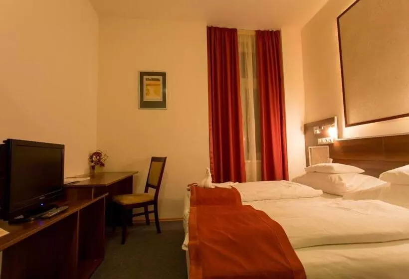 Отель Körös Panzió és étterem