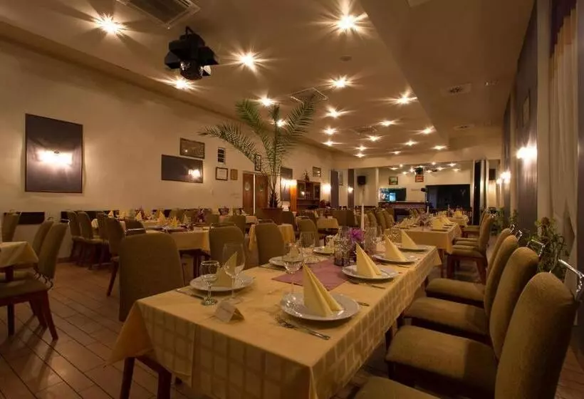 Отель Körös Panzió és étterem