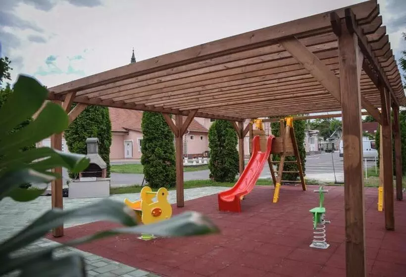 Отель Körös Panzió és étterem