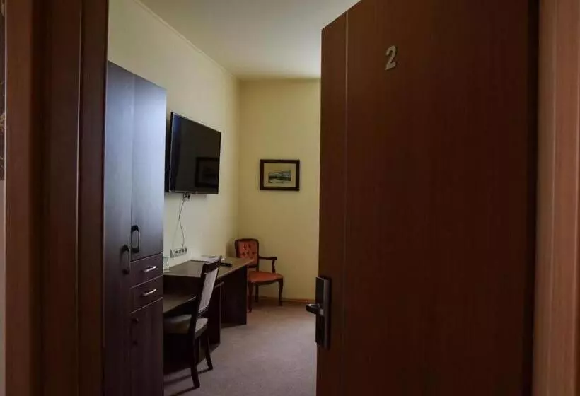 Отель Körös Panzió és étterem