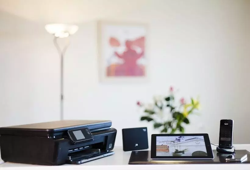 هتل Kydon The Heart City