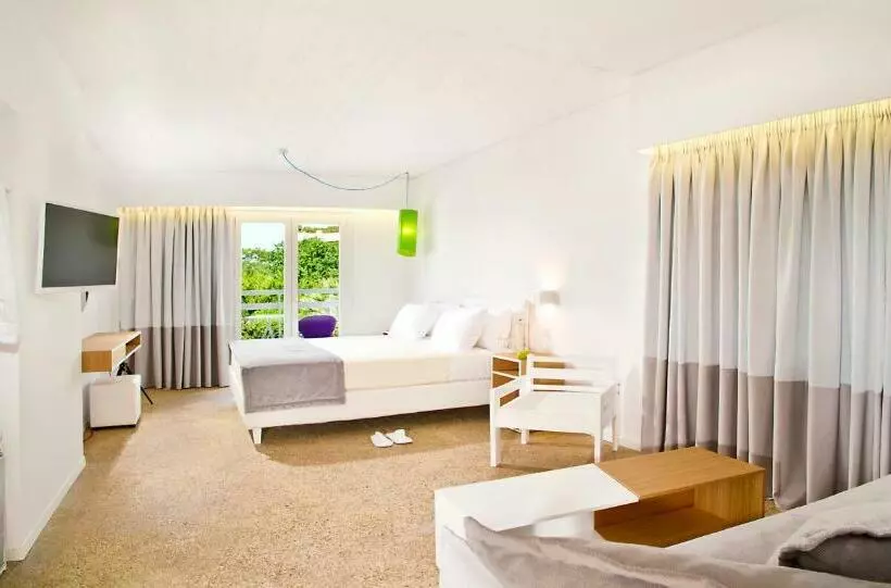 Отель Marathon Beach Resort