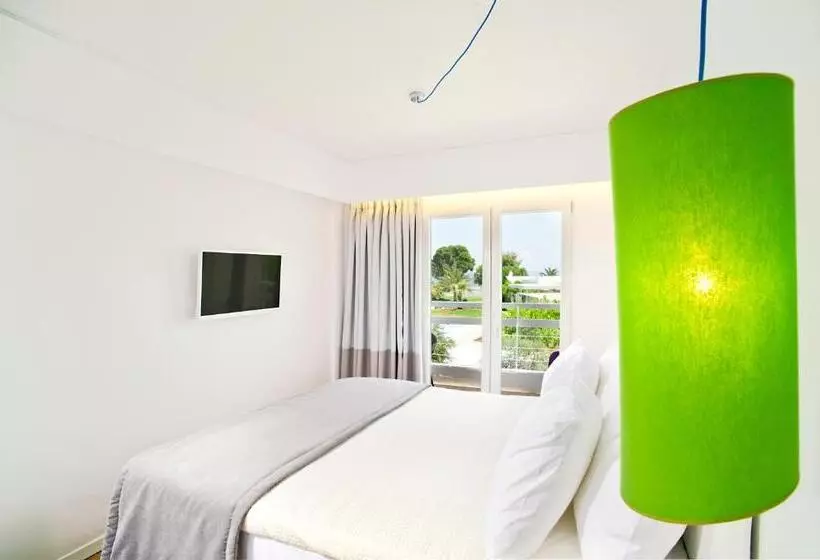 Отель Marathon Beach Resort