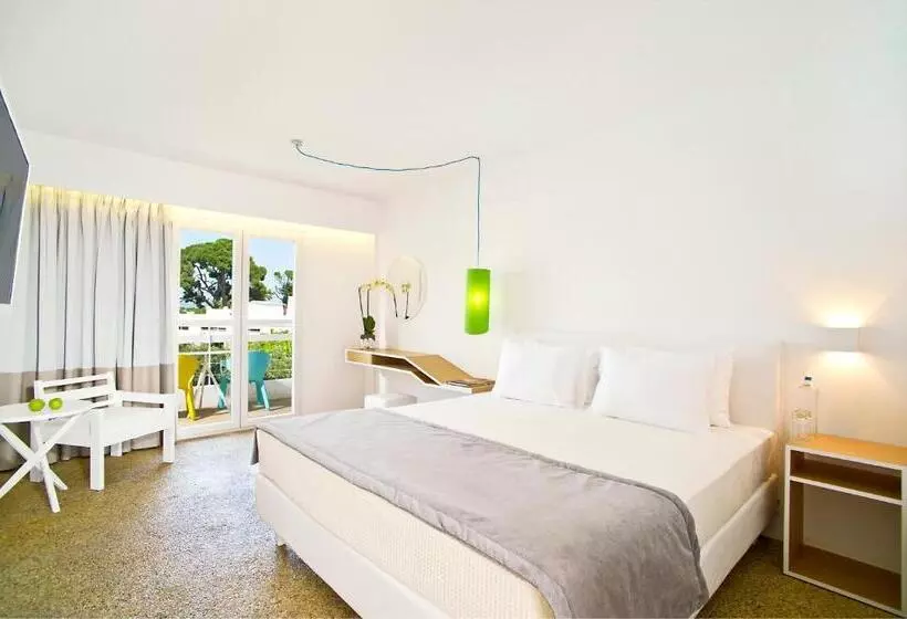 Отель Marathon Beach Resort