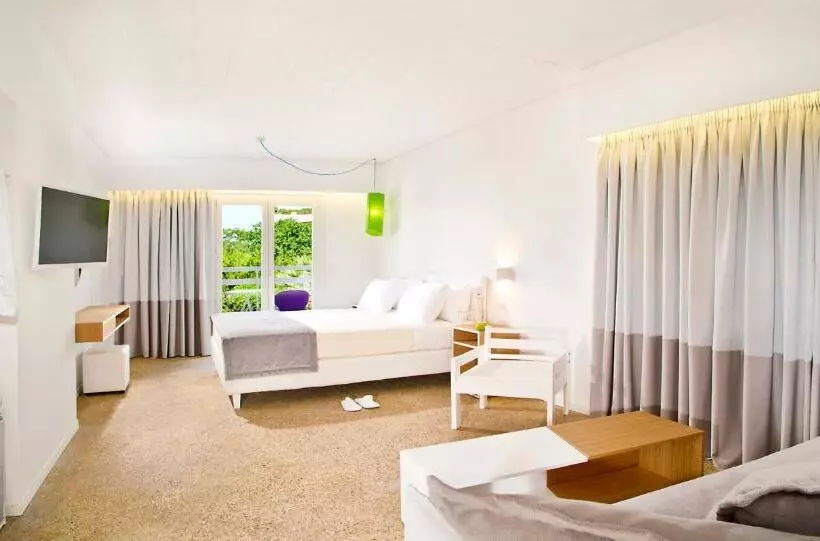 Отель Marathon Beach Resort