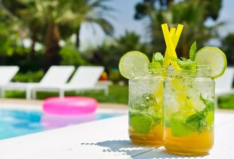 Отель Marathon Beach Resort