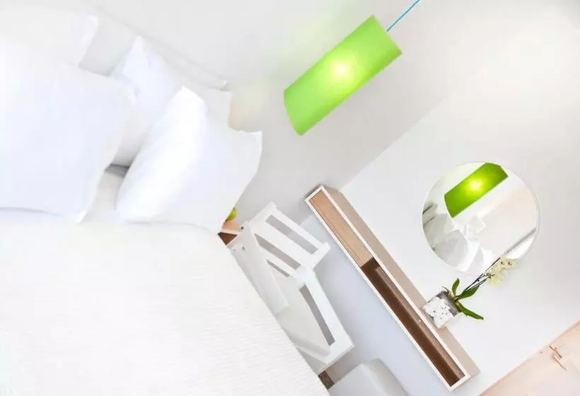 Отель Marathon Beach Resort