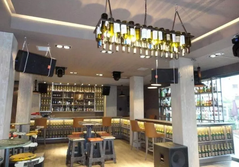 Отель Marathon Beach Resort