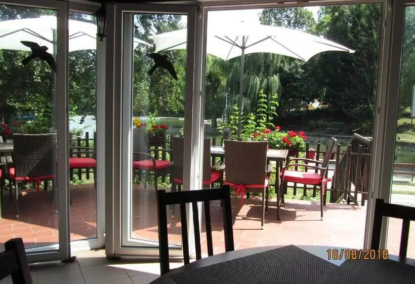 ホテル Síkfőkút