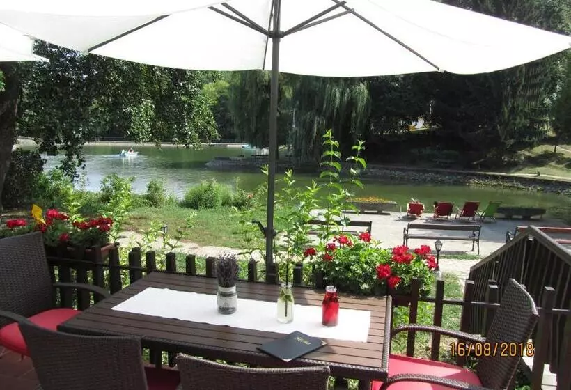 ホテル Síkfőkút