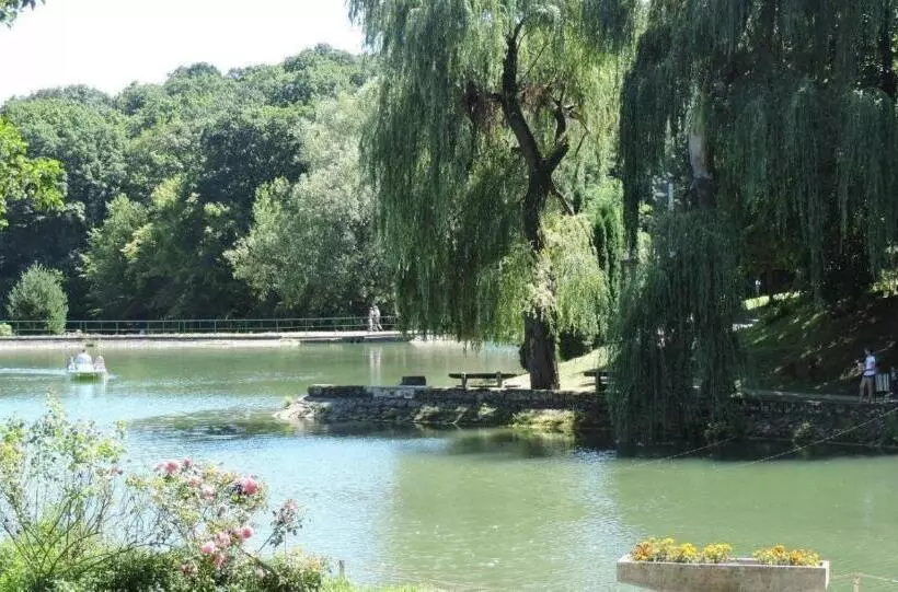 ホテル Síkfőkút