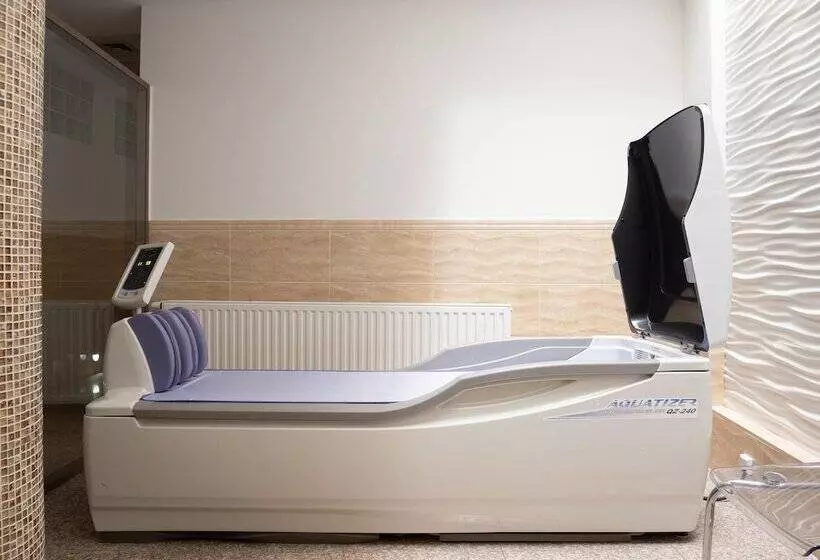 Отель Kristály Imperial